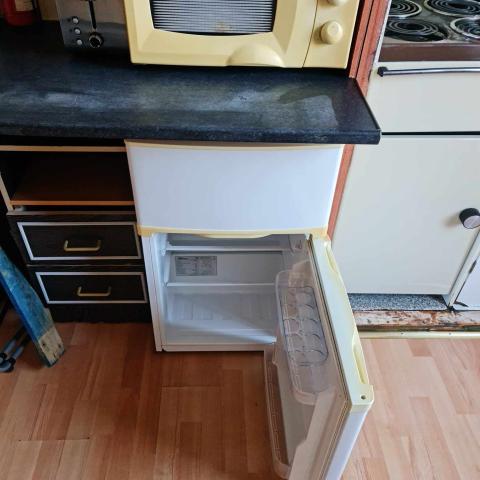fridge and microwave cleaned, after